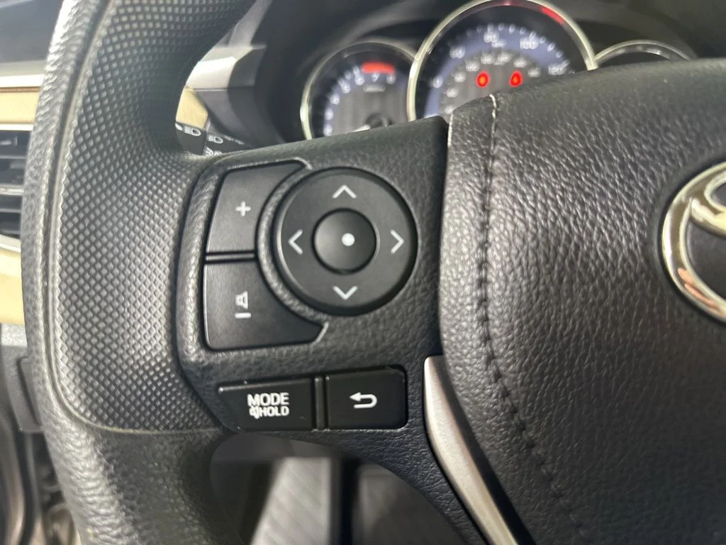 Used 2015 Brown Toyota LE image 26