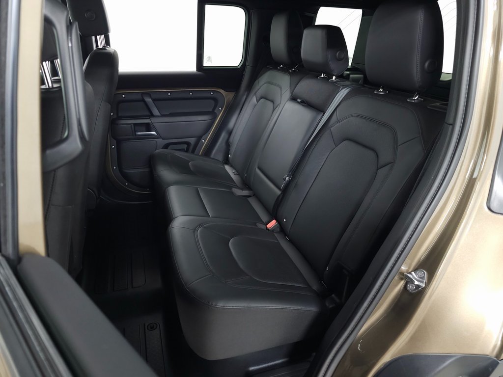 2025 LAND ROVER DEFENDER - Image 36