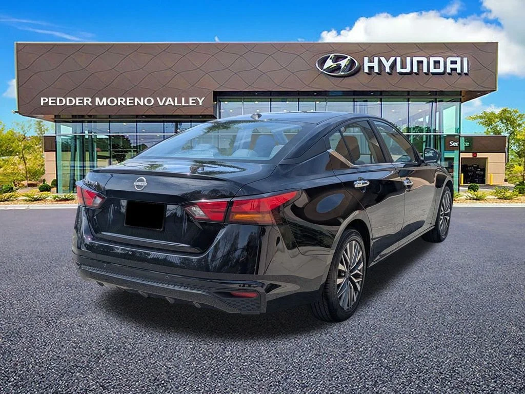 Used 2025 Black Nissan 2.5 SV image 2