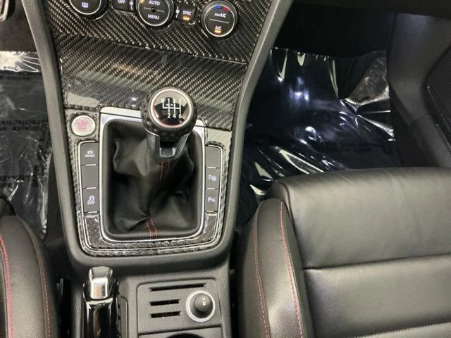 Used 2016  Volkswagen Autobahn image 19
