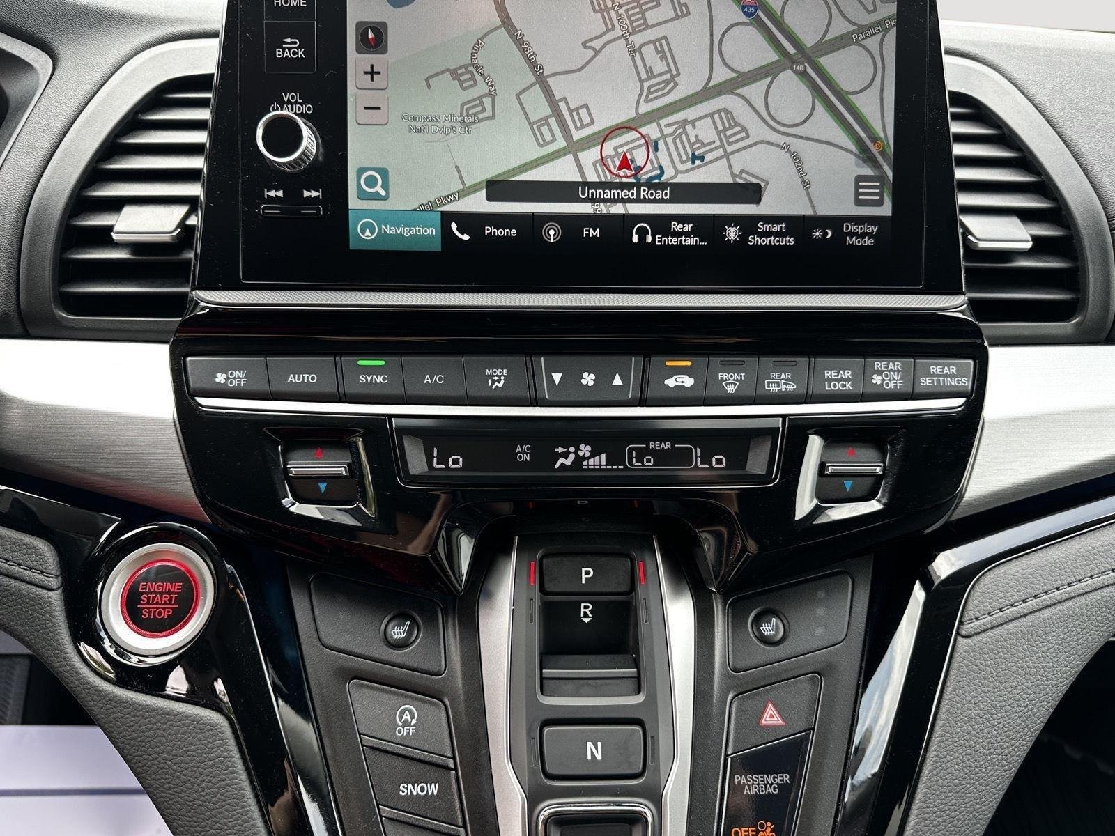 Used 2025 Platinum White Pearl Honda Touring image 17