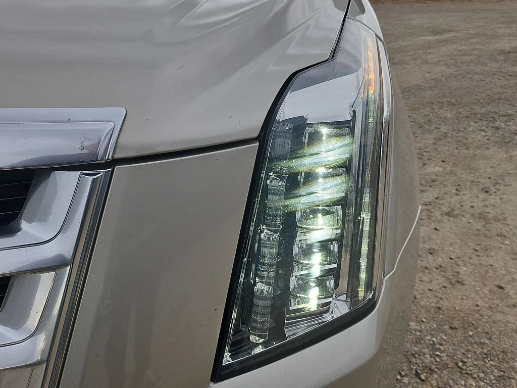 Used 2017 Silver Coast Metallic Cadillac Luxury image 18