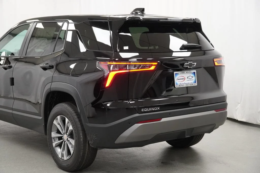 New 2027 Mosaic Black Metallic Chevrolet LT image 38