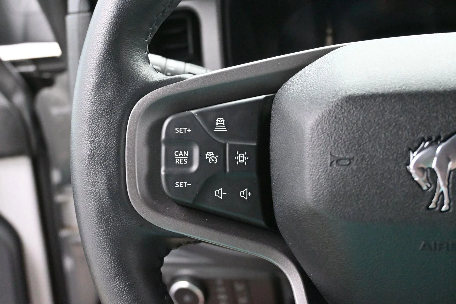 Used 2025 Oxford White Ford Badlands image 17