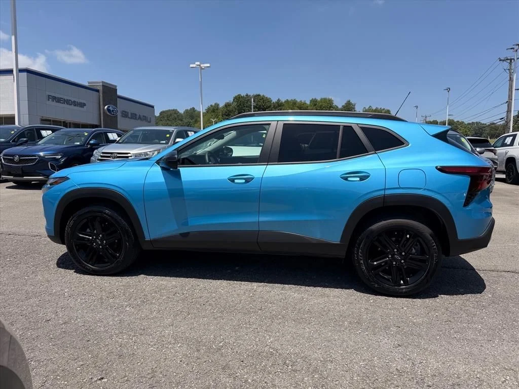Used 2025 Blue Chevrolet ACTIV image 4