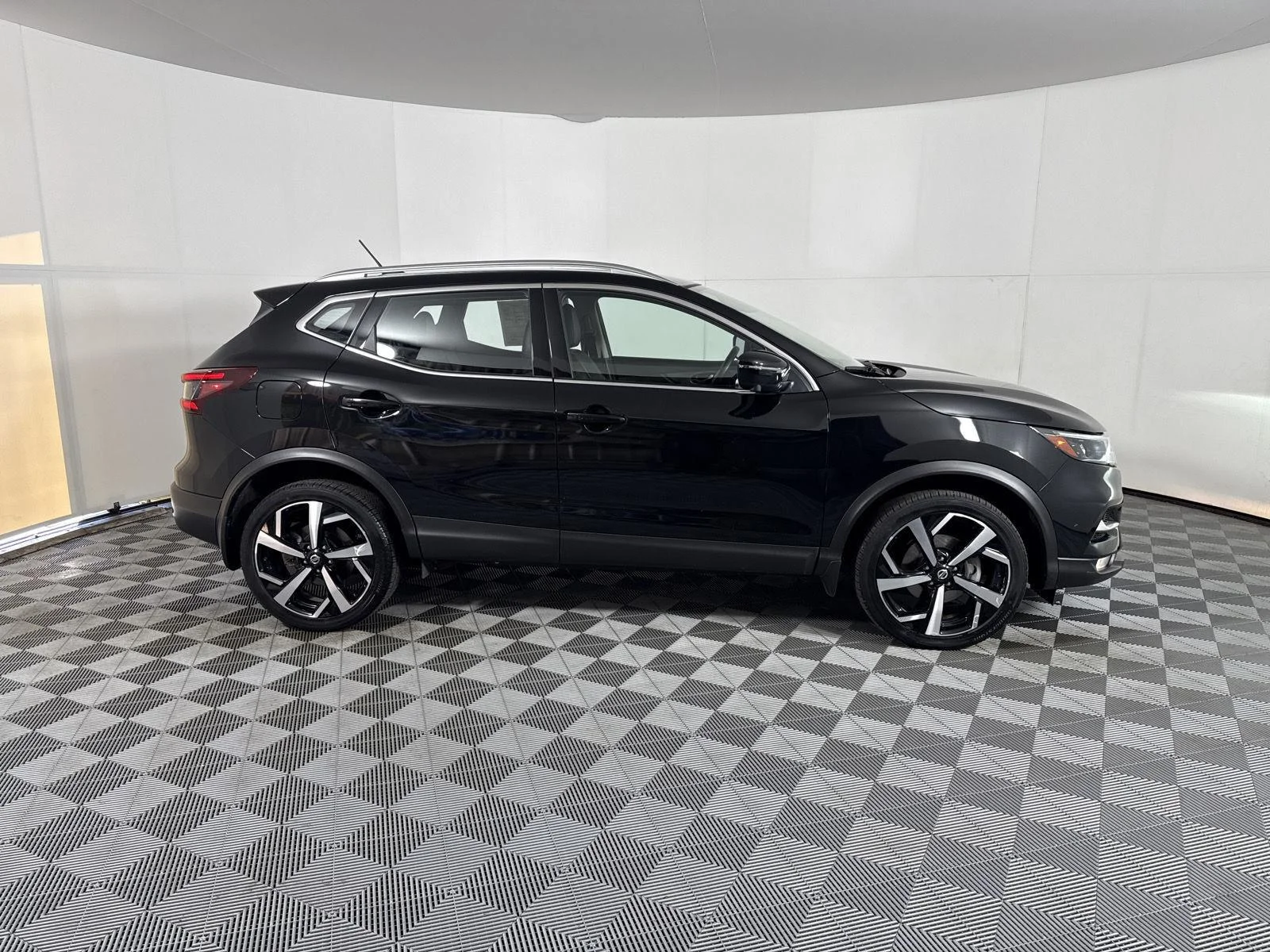 Used 2020 Magnetic Black Pearl Nissan SL image 9