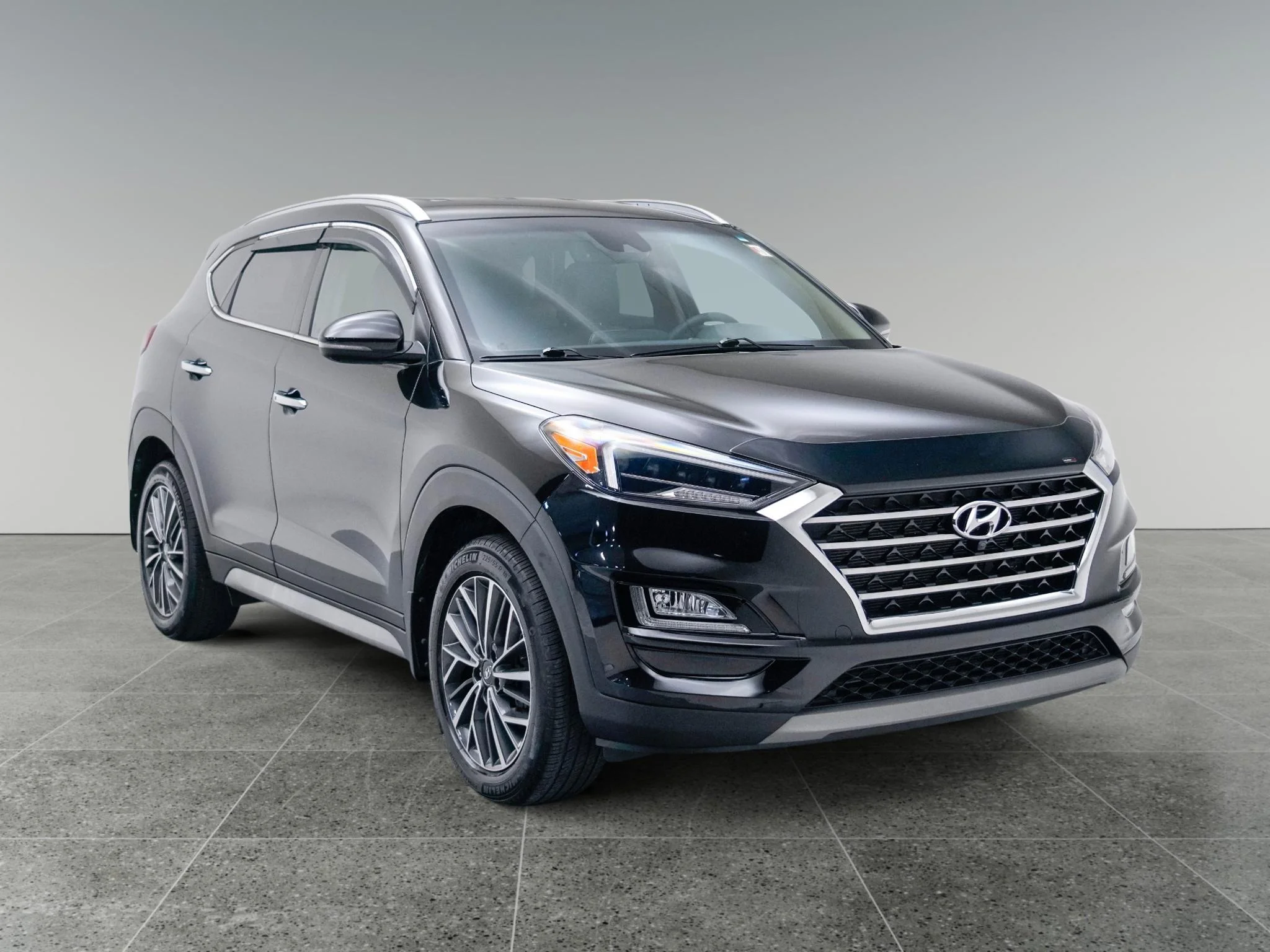 Used 2021 Black Noir Pearl Hyundai Limited image 4