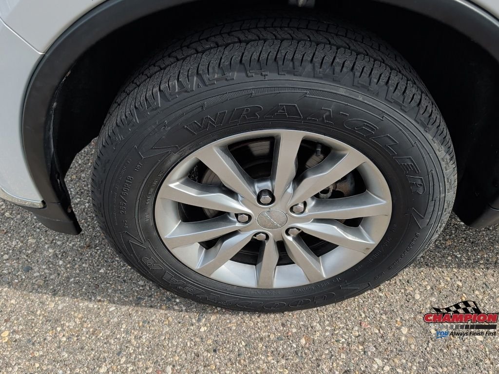 Used 2017 White Dodge SXT image 11