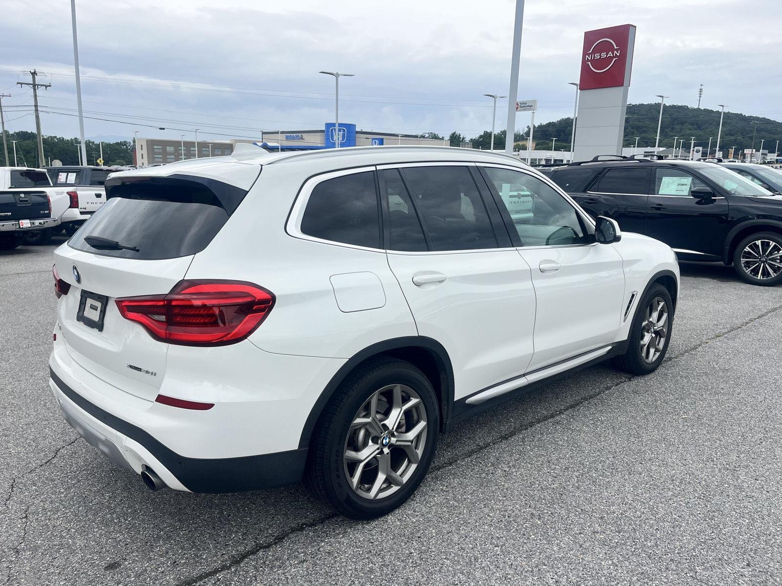 Used 2021 Alpine White BMW xDrive30i image 8