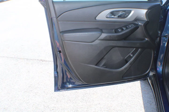 Used 2023 Northsky Blue Metallic Chevrolet LT Leather image 6