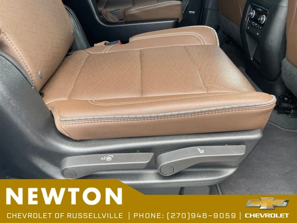 Used 2024 Pearl Chevrolet High Country image 31