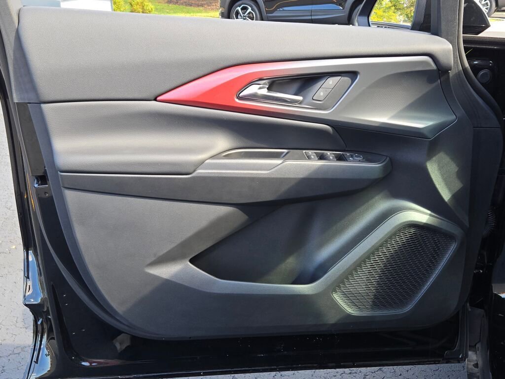 2025 Chevrolet Equinox EV RS - Photo 21