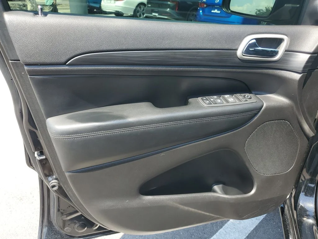 Used 2021 Black Jeep Laredo X image 10