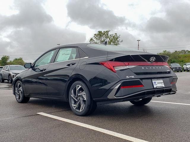 New 2025 Black Hyundai Limited image 7