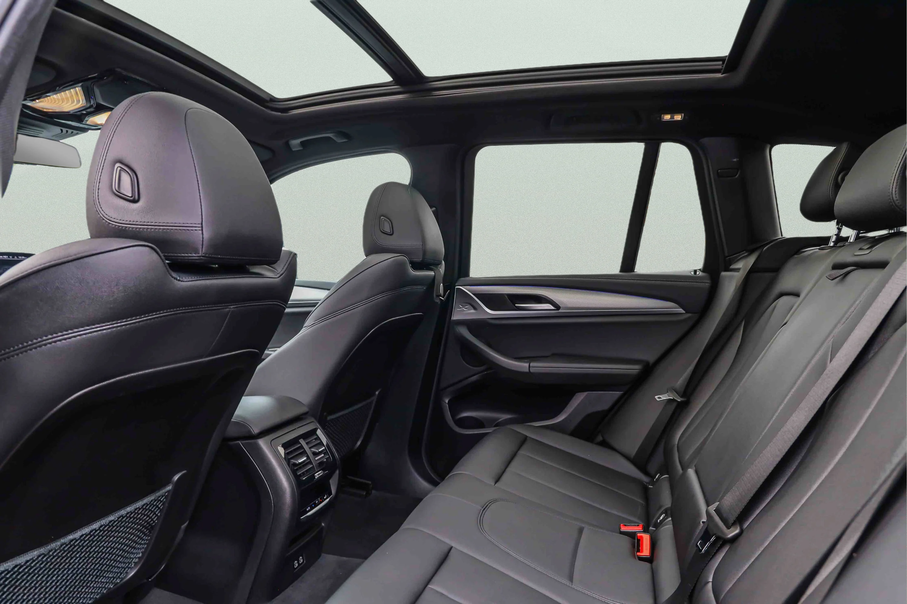 Used 2021 Black Sapphire Metallic BMW xDrive30i image 22