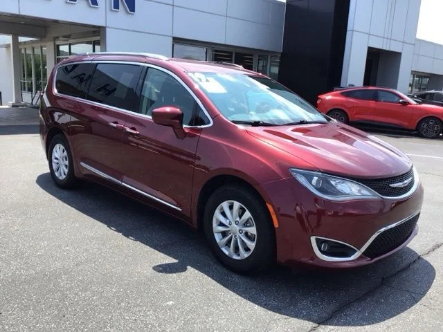 Used 2019 Velvet Red Pearlcoat Chrysler Touring L image 1