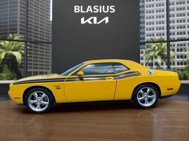 Used 2010 Yellow Dodge R/T image 2