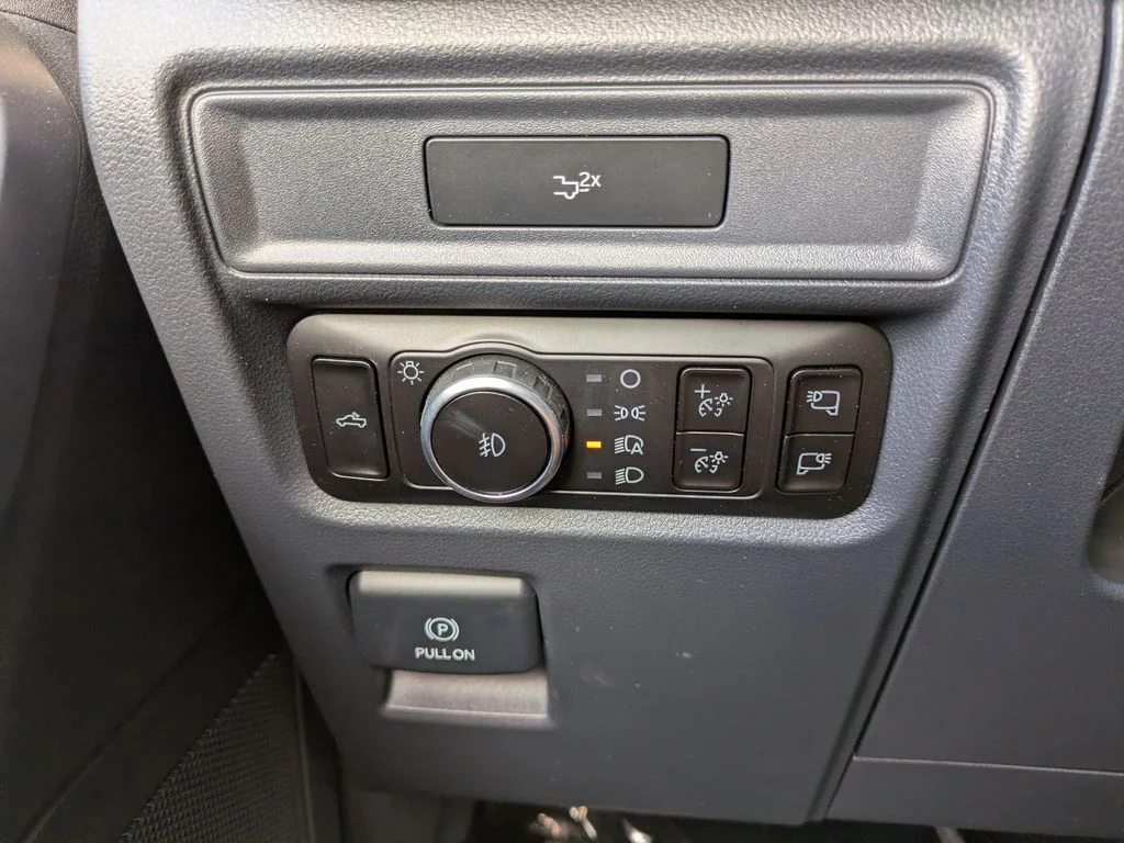 New 2026 Carbonized Gray Metallic Ford XLT image 28