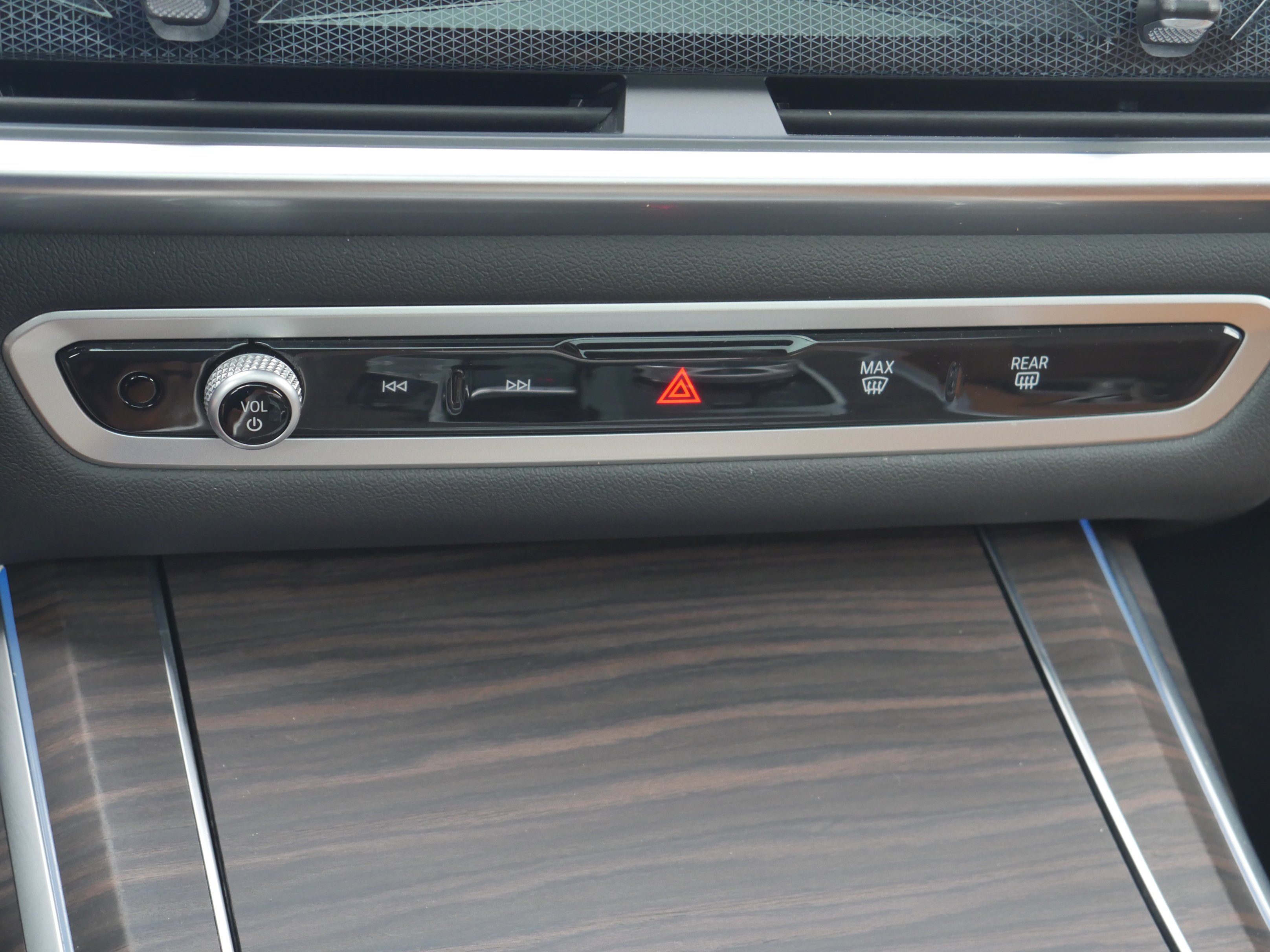 Used 2023 Carbon Black Metallic BMW xDrive40i image 14