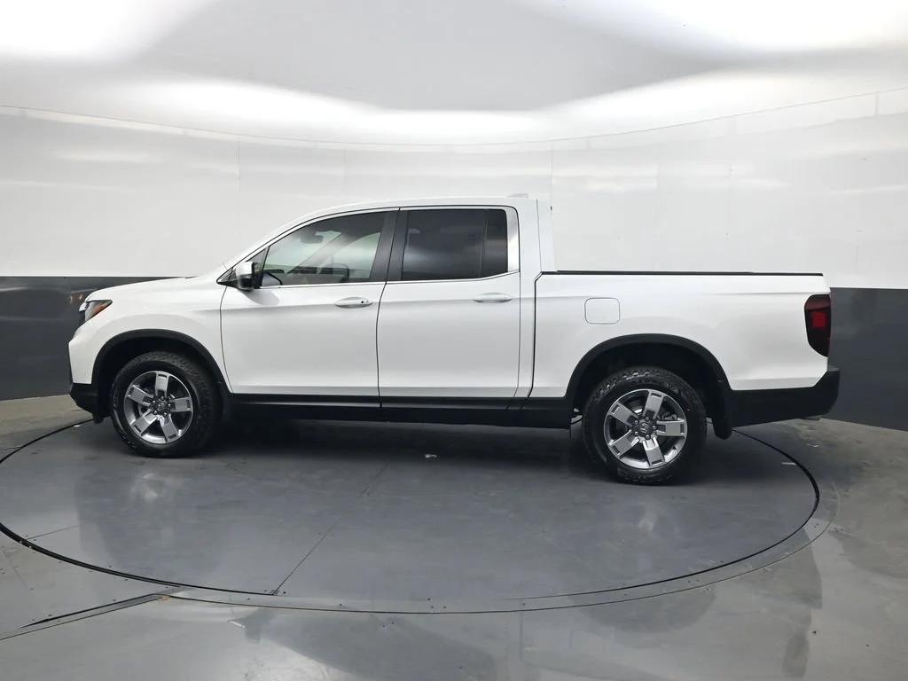 Certified Used 2026 Platinum White Pearl Honda RTL image 7