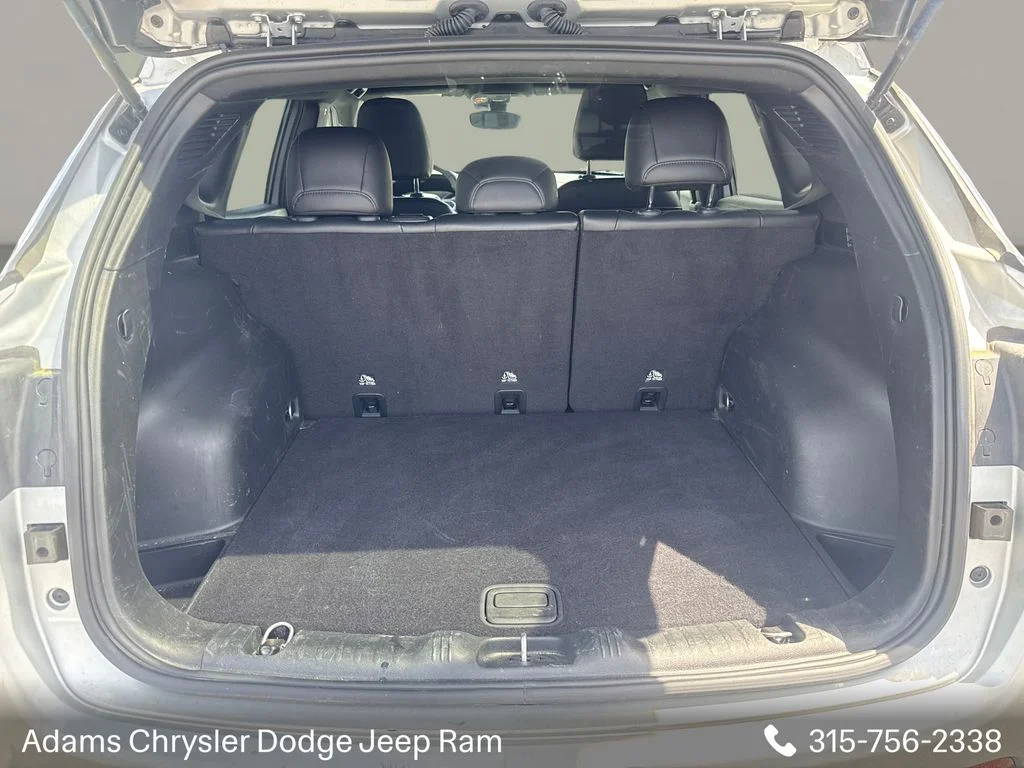 Used 2025 Silver Jeep Limited image 9