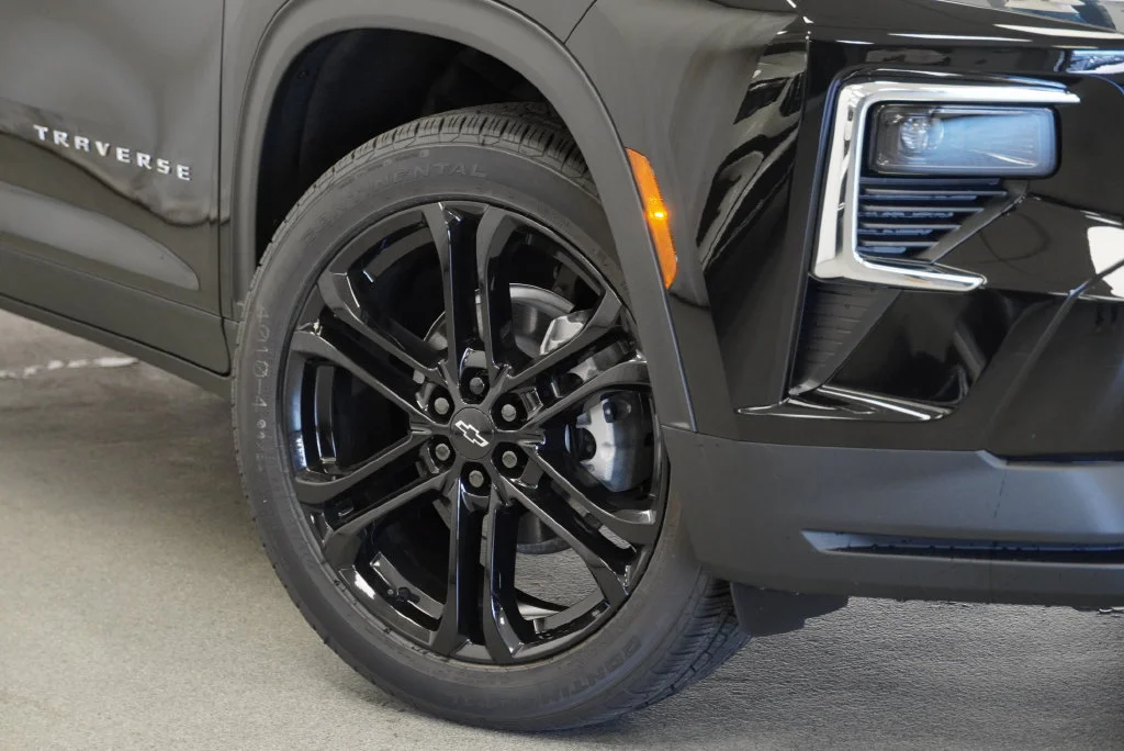 New 2027 Mosaic Black Metallic Chevrolet LT image 8