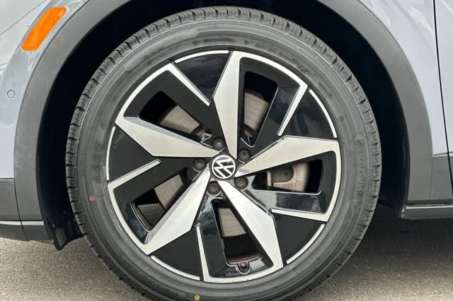 Used 2023 Gray Volkswagen Pro S image 33