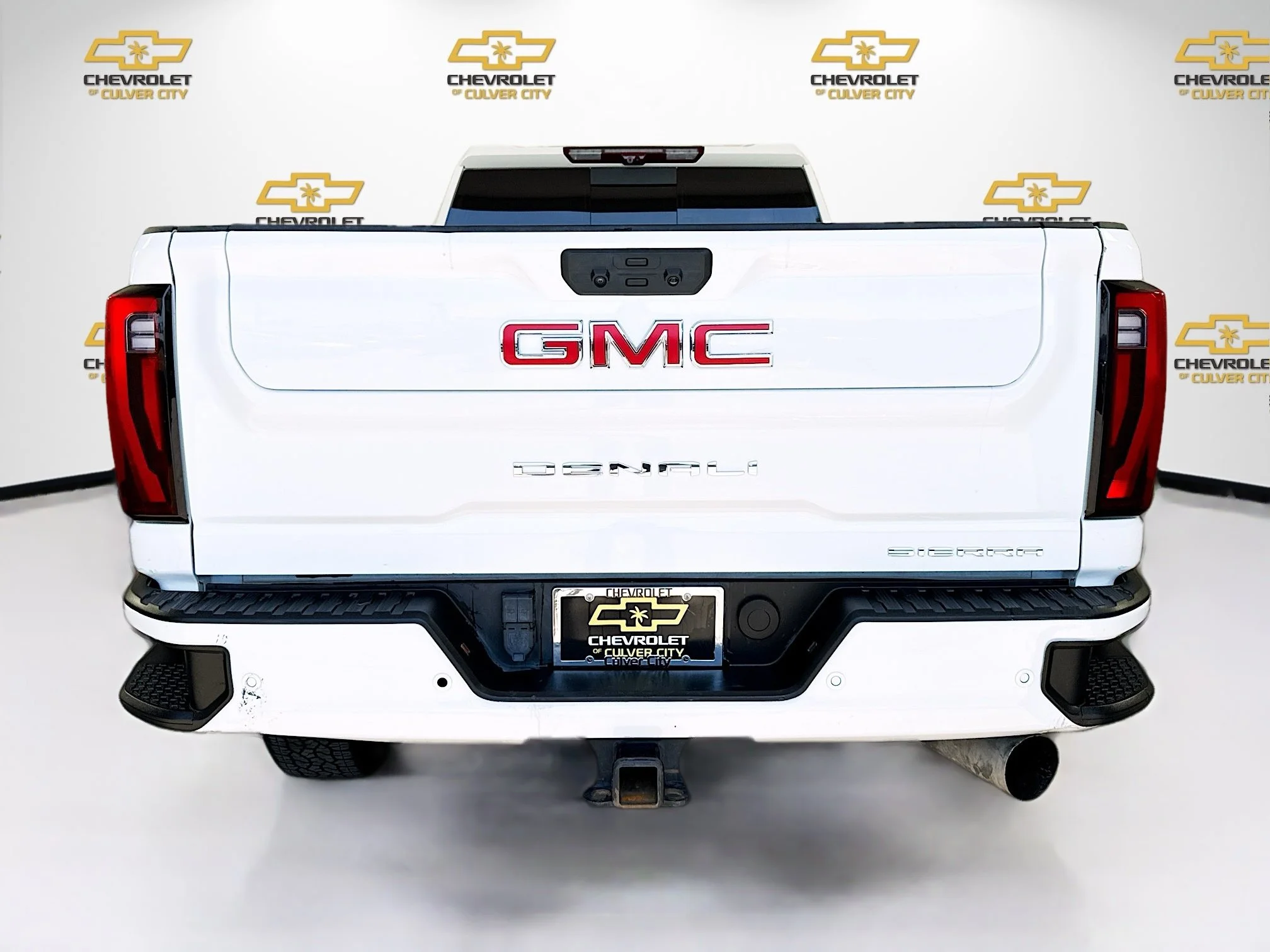 Used 2024 Summit White GMC Denali image 7