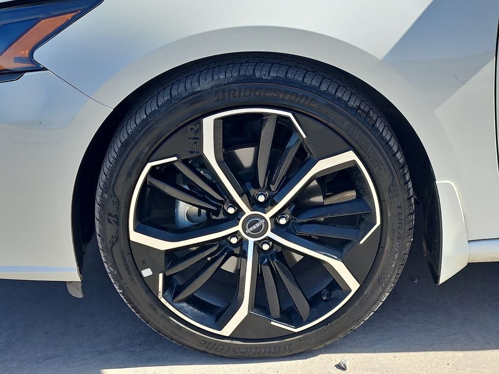 Used 2024 White Nissan 2.5 SR image 9
