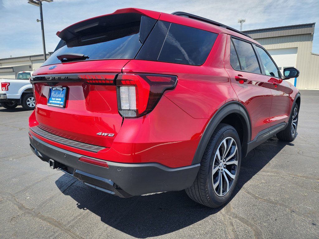 Used 2025 Rapid Red Metallic Tinted Clearcoat Ford ST-Line image 5