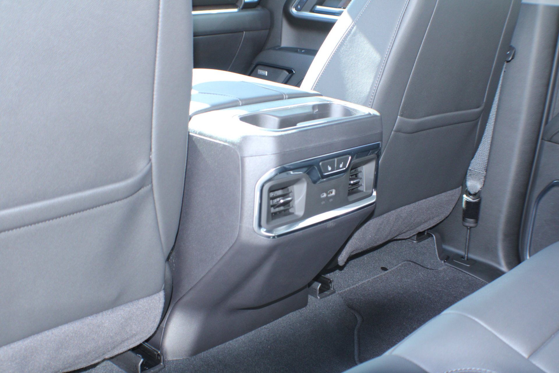 2024 GMC Sierra 1500 SLT - Photo 16
