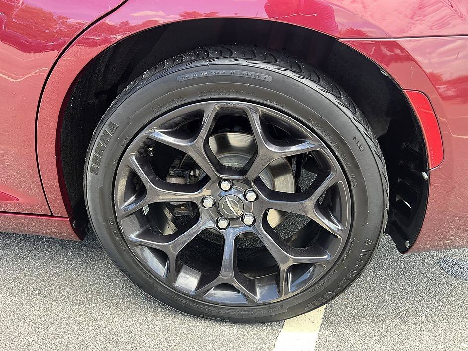 Used 2019 Velvet Red Pearlcoat Chrysler Touring image 10
