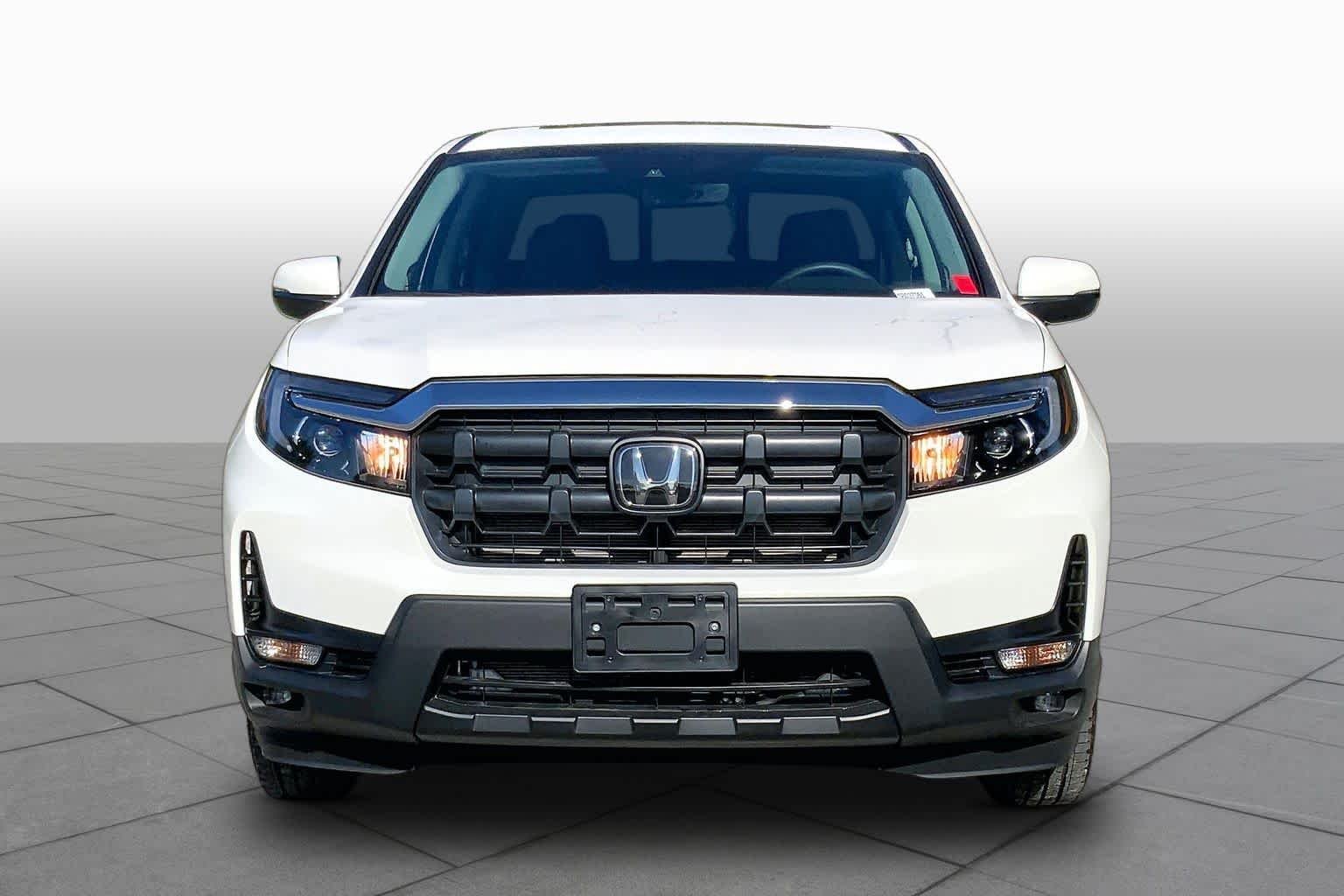 Certified Used 2025 Platinum White Pearl Honda AWD RTL image 4