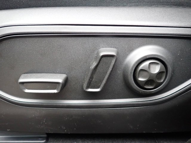 New 2025 Silver Zynith Exterior Paint Jeep Limited image 18