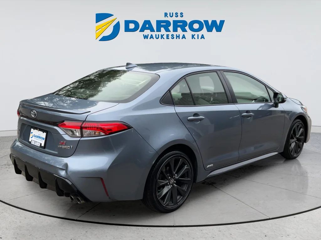 Used 2023  Toyota SE image 5