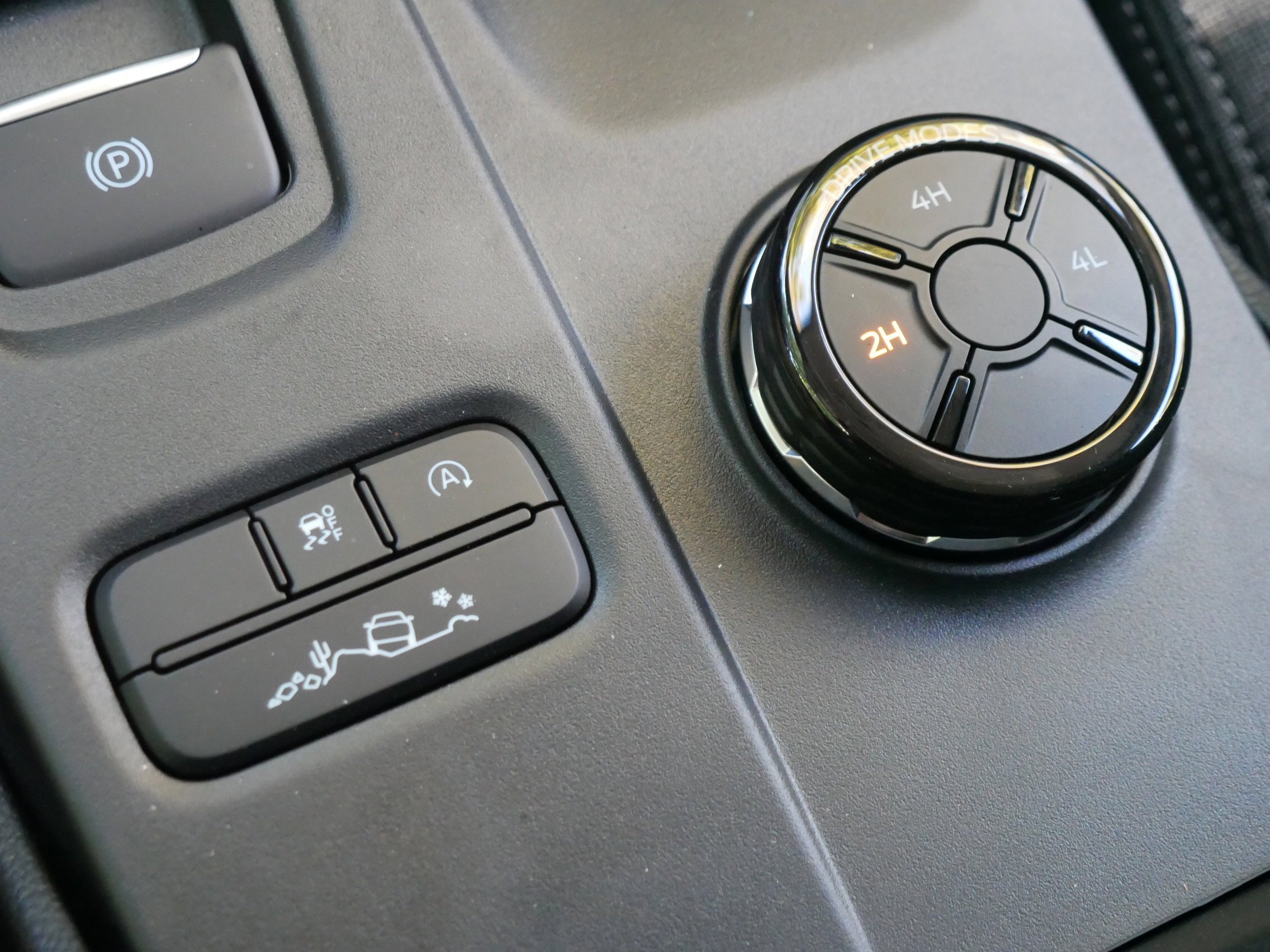 New 2025 Oxford White Ford XLT image 17