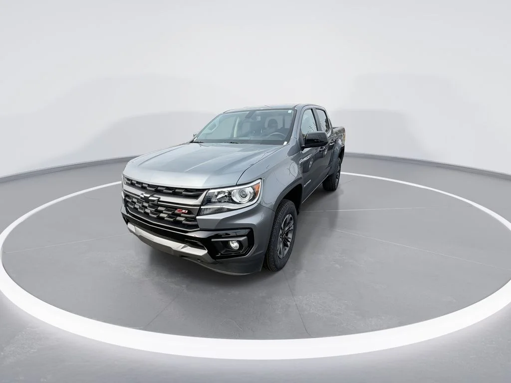 Used 2022 Gray Chevrolet Z71 image 4