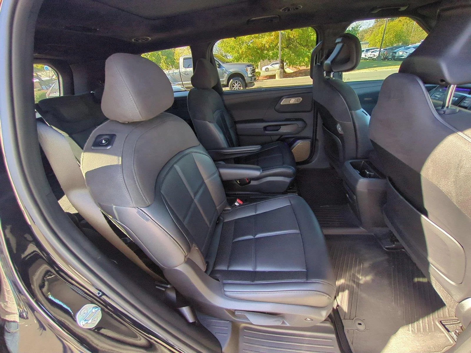 Used 2027 EBONY BLACK KIA  image 37