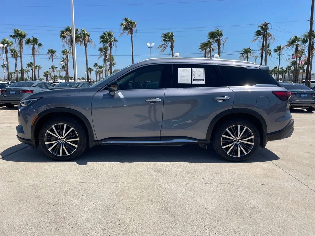 Used 2023 Blue INFINITI Sensory image 2