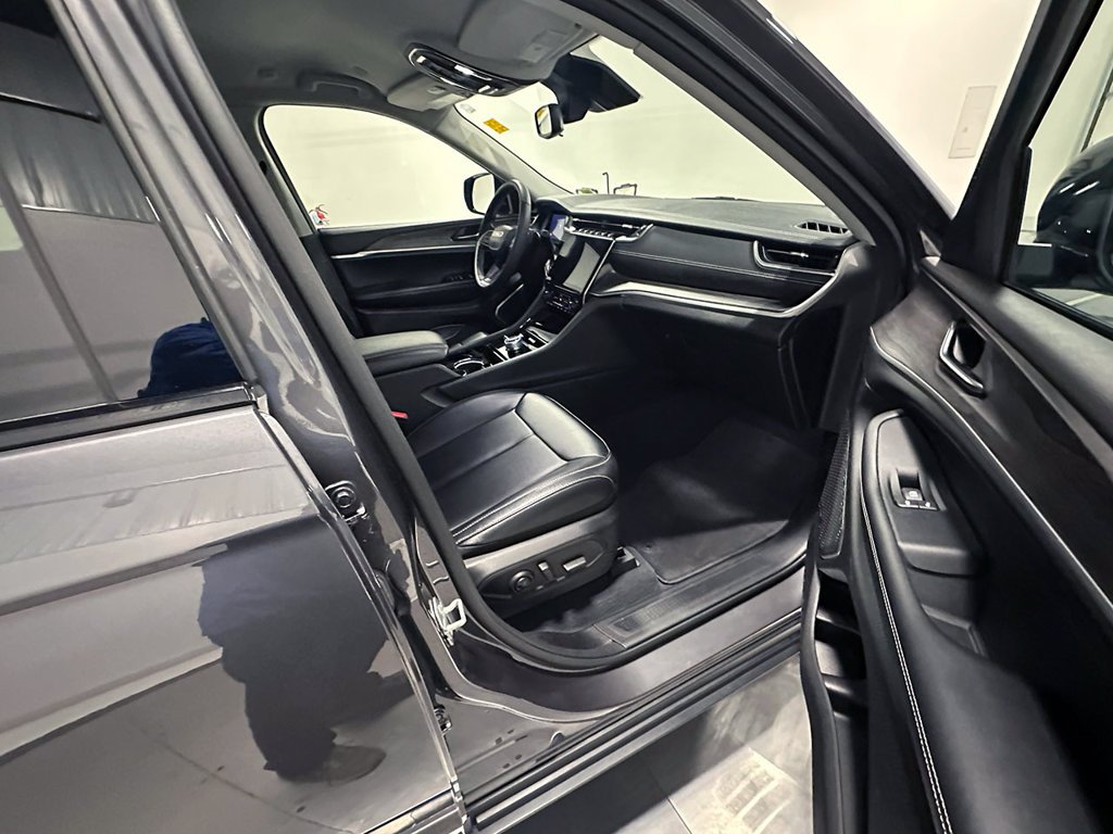 Used 2023 Gray Jeep Limited image 25