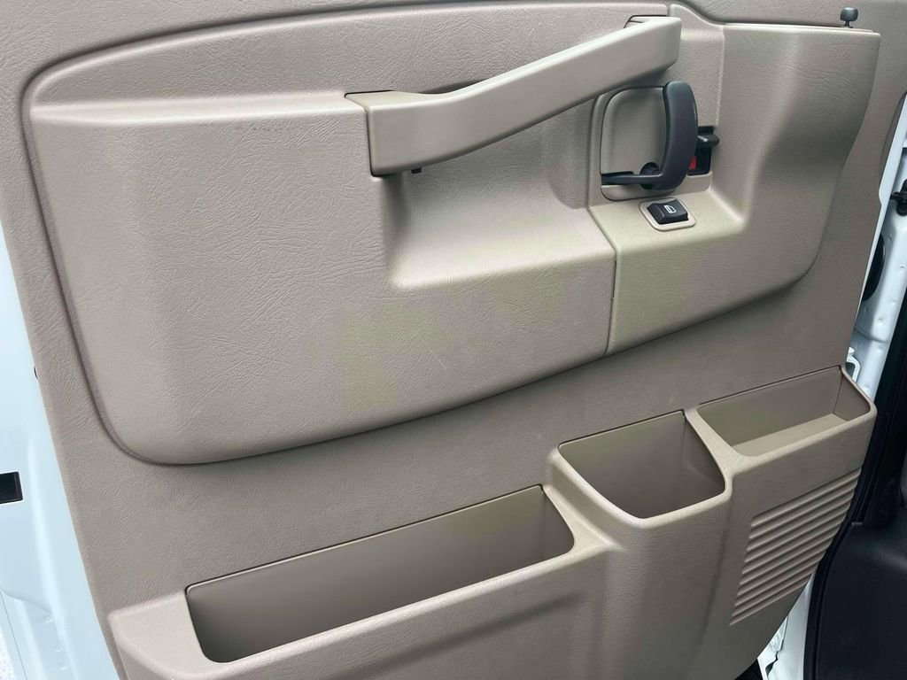 2025 GMC Savana Cargo Work Van - Photo 19