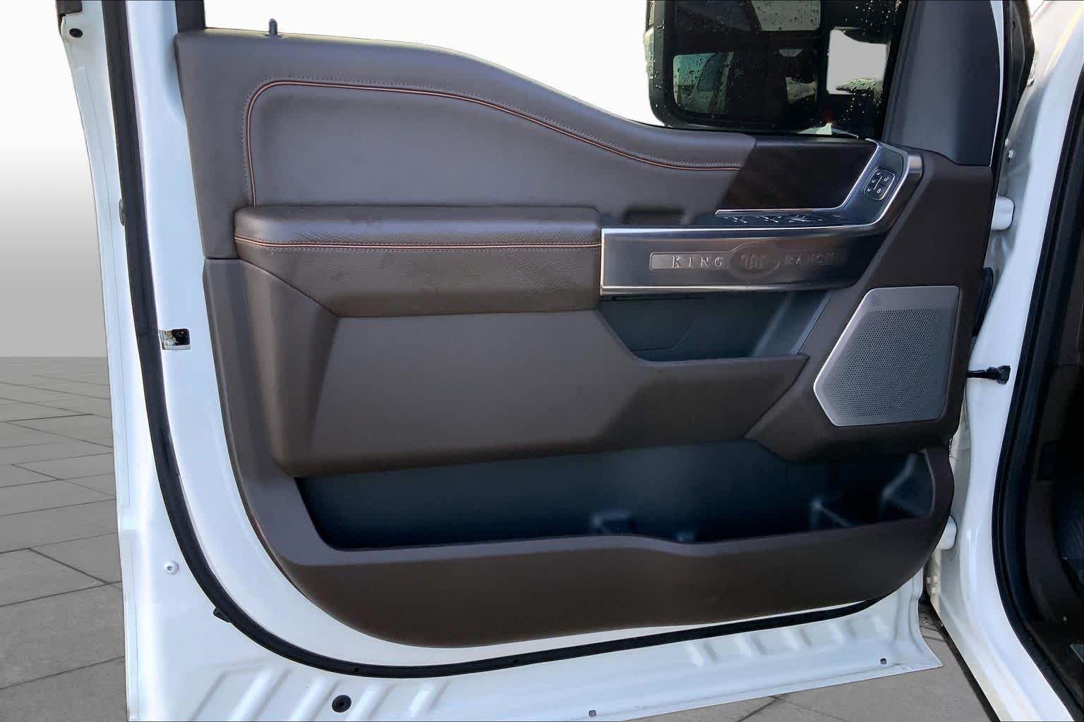 Used 2023 Star White Metallic Tri-Coat Ford King Ranch image 21