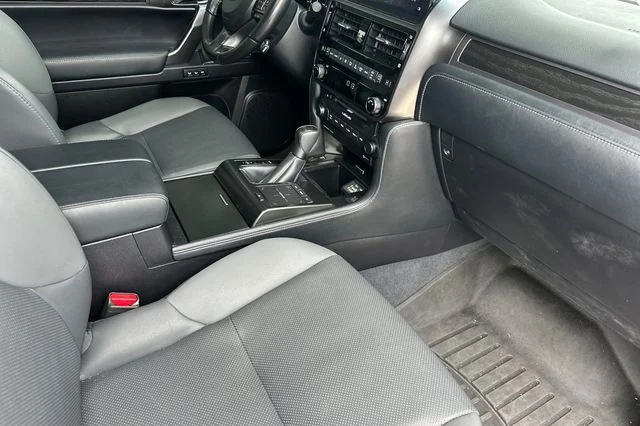 Used 2022  Lexus 460 image 19
