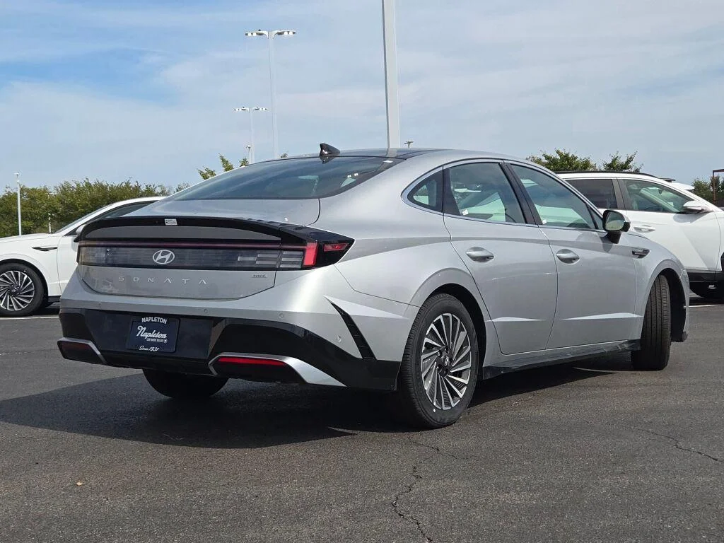 2025 Hyundai Sonata Hybrid Limited - Photo 13
