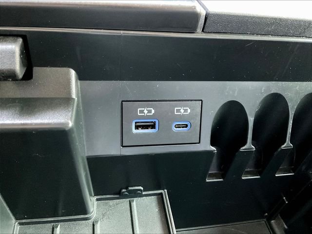 Used 2023  Toyota SR5 image 19