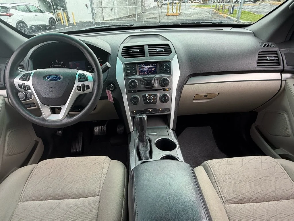 Used 2012 Blue Ford Base image 15