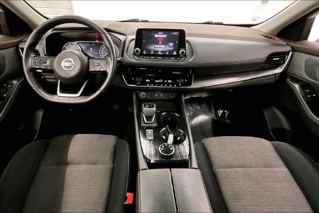 Used 2021 Glacier White Nissan SV image 18