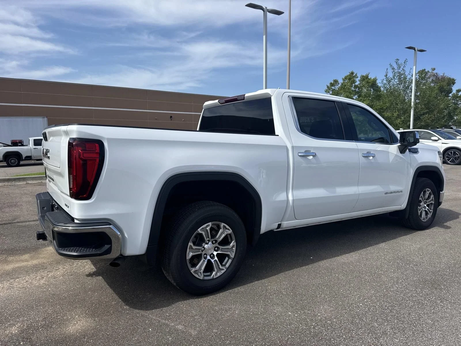 Used 2024 White GMC SLT image 5