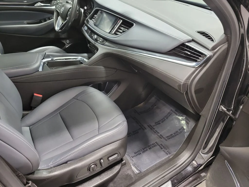 Used 2023 Black Buick Essence image 22