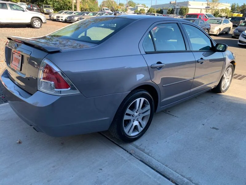 Used 2007 Gray Ford SE Sedan 4D image 13